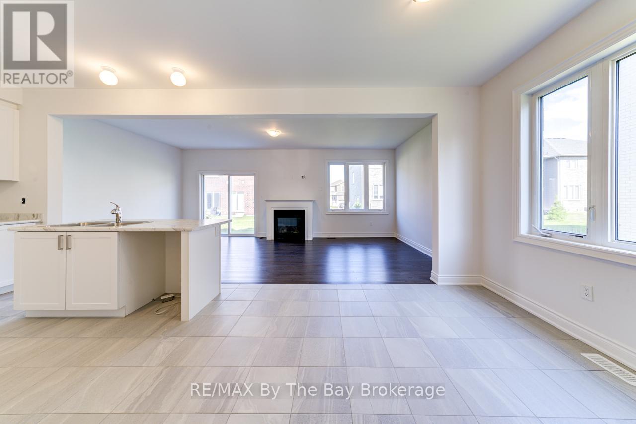 21 Lisa Street, Wasaga Beach, Ontario  L9Z 1J9 - Photo 10 - S12728424