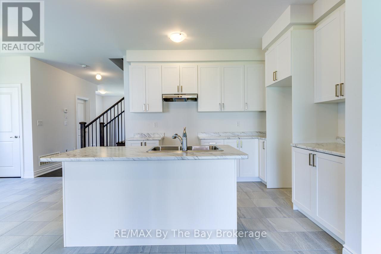 21 Lisa Street, Wasaga Beach, Ontario  L9Z 1J9 - Photo 13 - S12728424