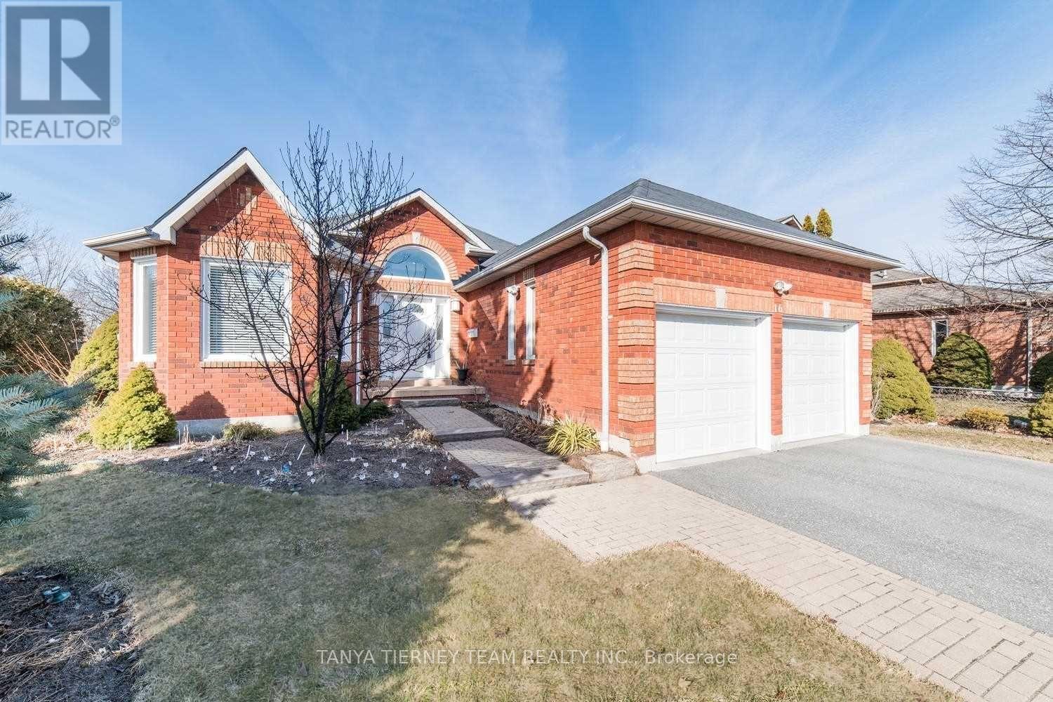 16 Milne Street, Whitby, Ontario  L1N 9H7 - Photo 2 - E12749320