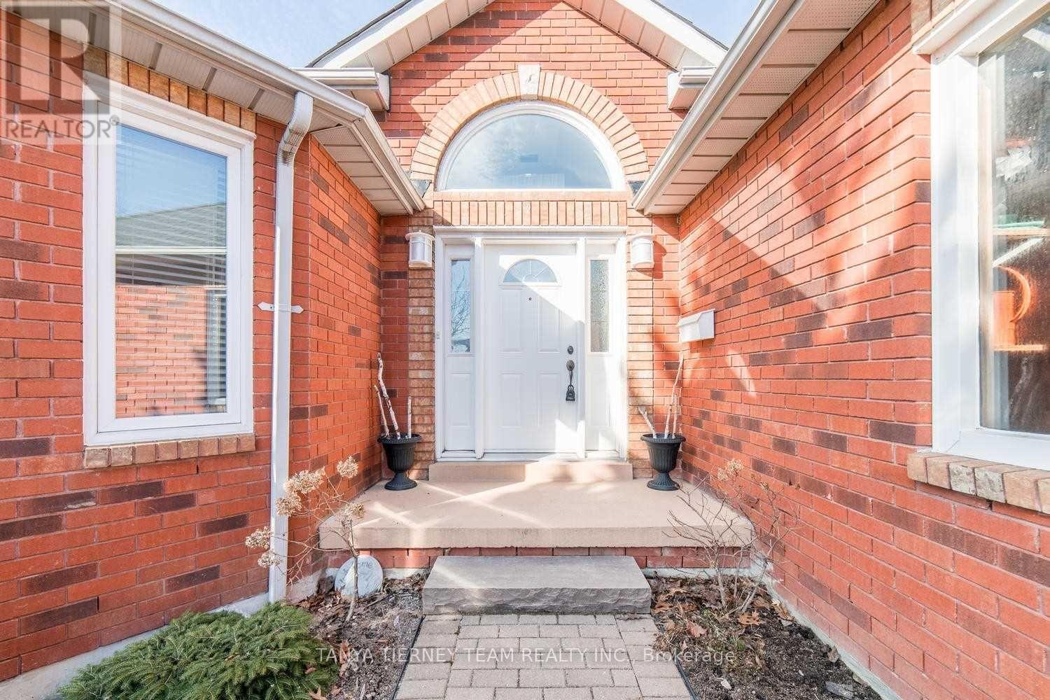 16 Milne Street, Whitby, Ontario  L1N 9H7 - Photo 5 - E12749320