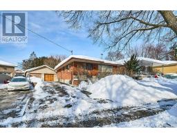 52 BAINHART CRESCENT, Toronto, Ontario