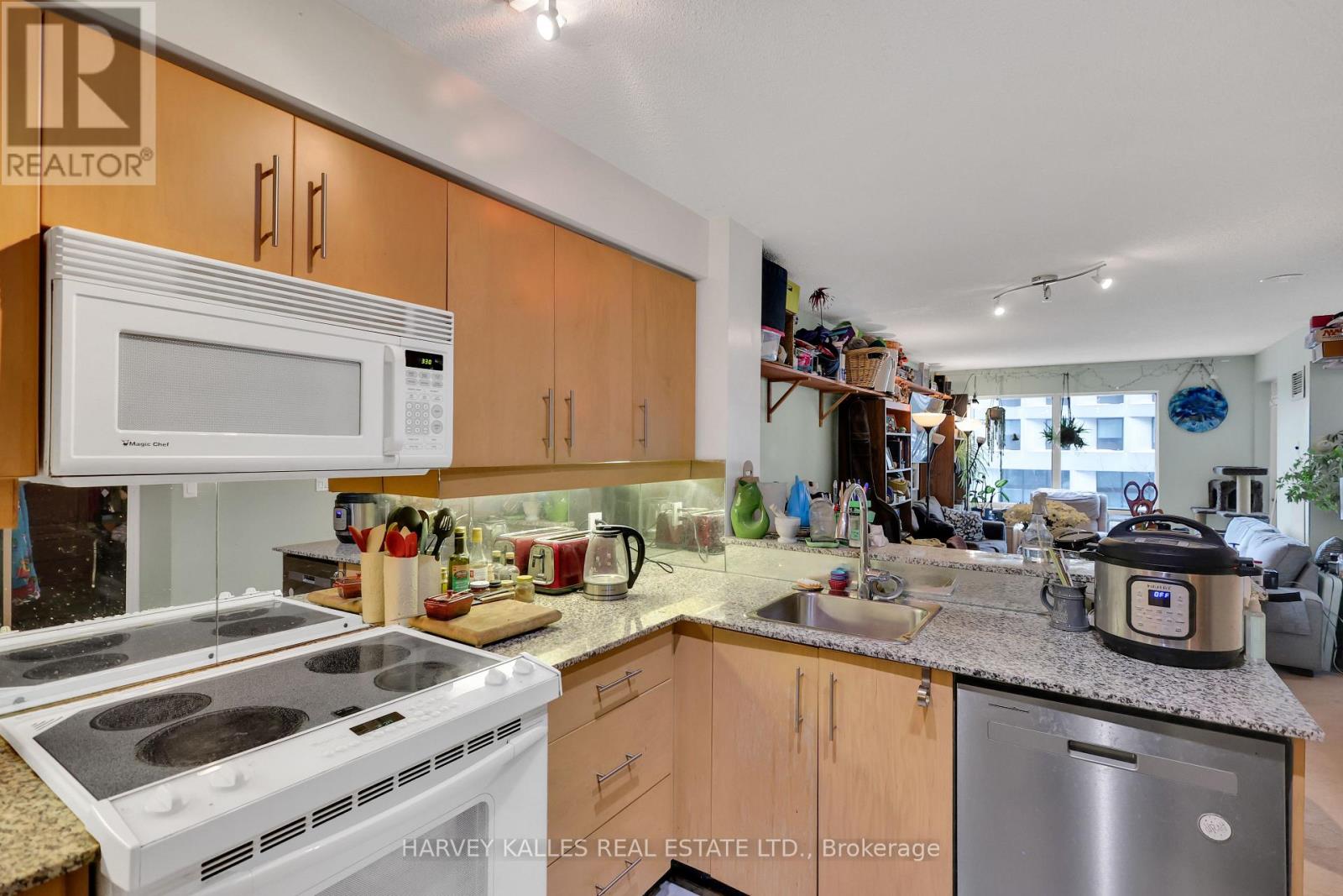 305 - 300 Bloor Street E, Toronto, Ontario  M4W 3Y2 - Photo 5 - C12749386