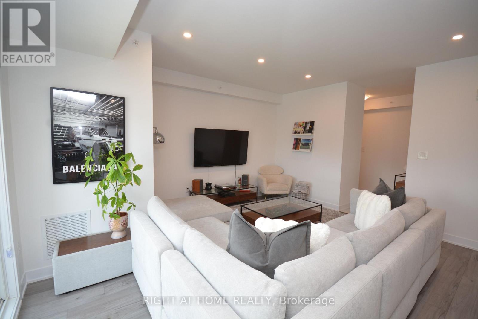 411 - 8 Culinary Lane, Barrie, Ontario  L9J 0T2 - Photo 4 - S12749448