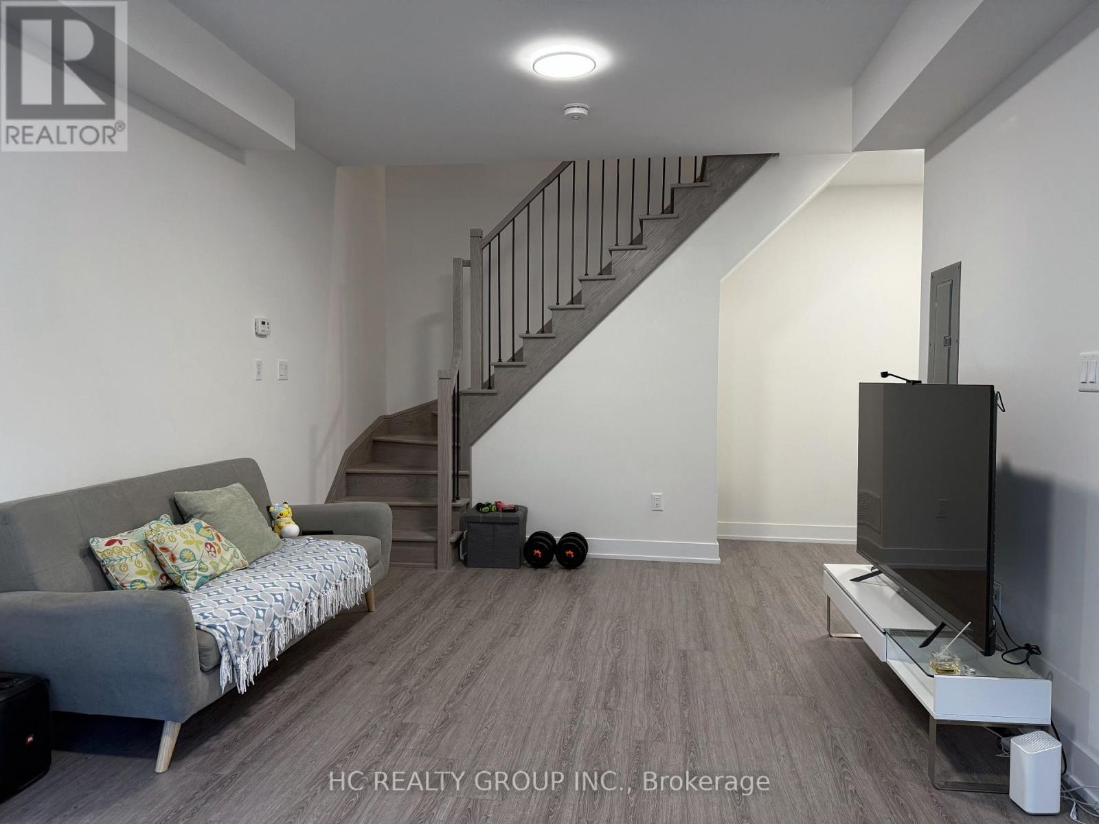 6 - 3 Bond Crescent, Richmond Hill, Ontario  L4E 1J4 - Photo 6 - N12674964