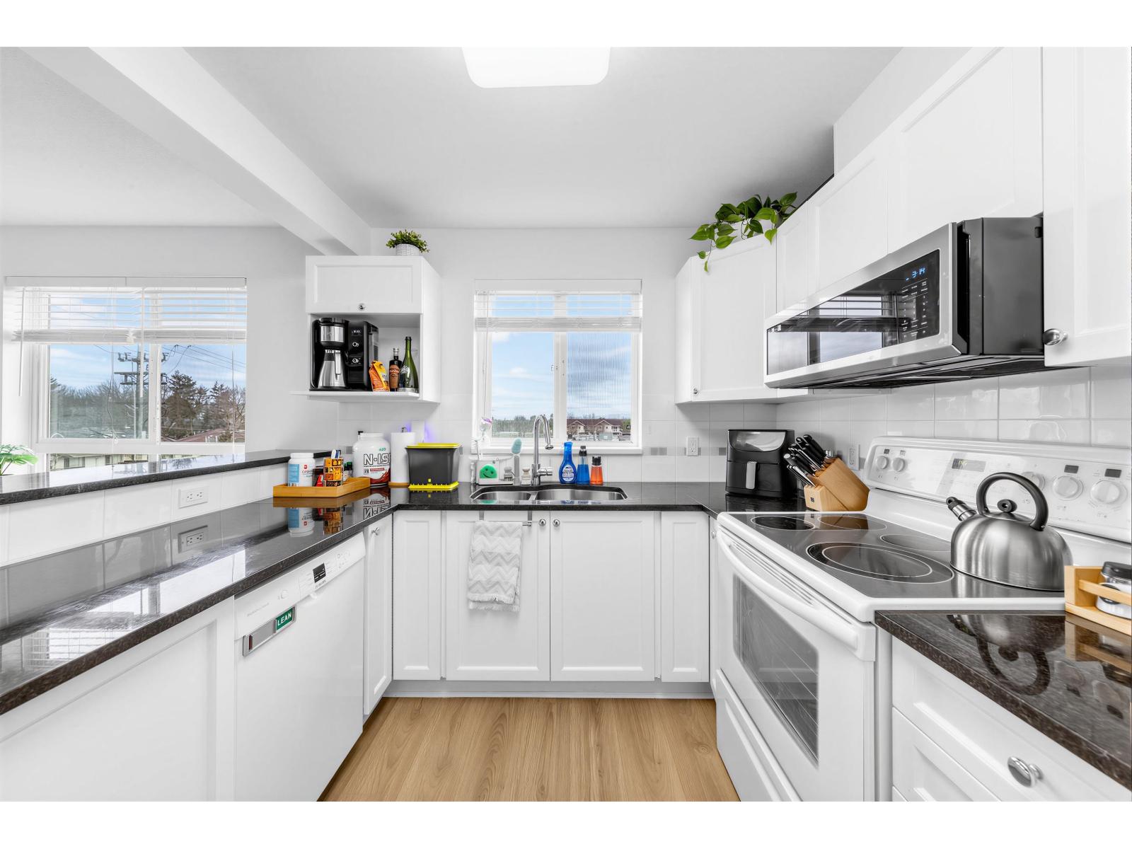 305 6390 196 Street, Langley, British Columbia  V2Y 1J2 - Photo 2 - R3084938