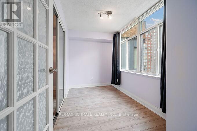 1208 - 300 Webb Drive, Mississauga, Ontario  L5B 3W3 - Photo 11 - W12749276