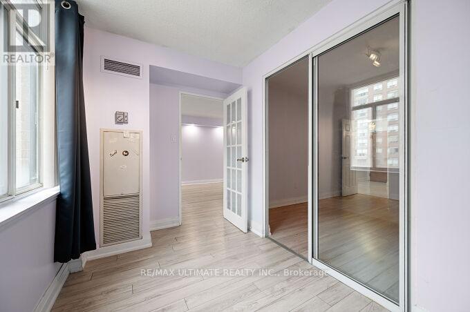 1208 - 300 Webb Drive, Mississauga, Ontario  L5B 3W3 - Photo 12 - W12749276