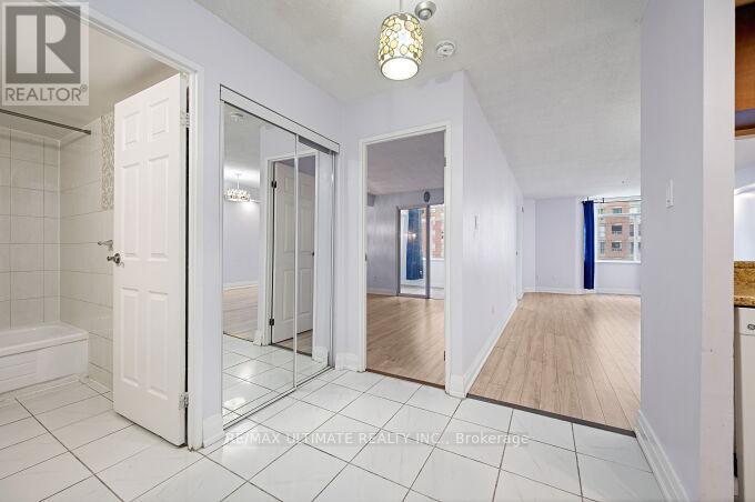 1208 - 300 Webb Drive, Mississauga, Ontario  L5B 3W3 - Photo 5 - W12749276