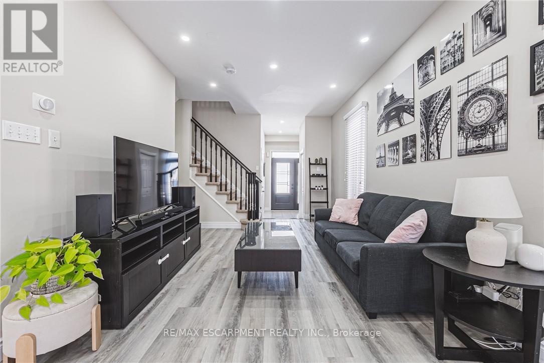 66 Deepcoral Court, Brampton, Ontario  L6V 4P7 - Photo 6 - W12749290