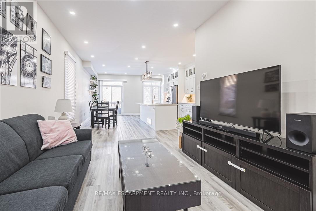 66 Deepcoral Court, Brampton, Ontario  L6V 4P7 - Photo 7 - W12749290