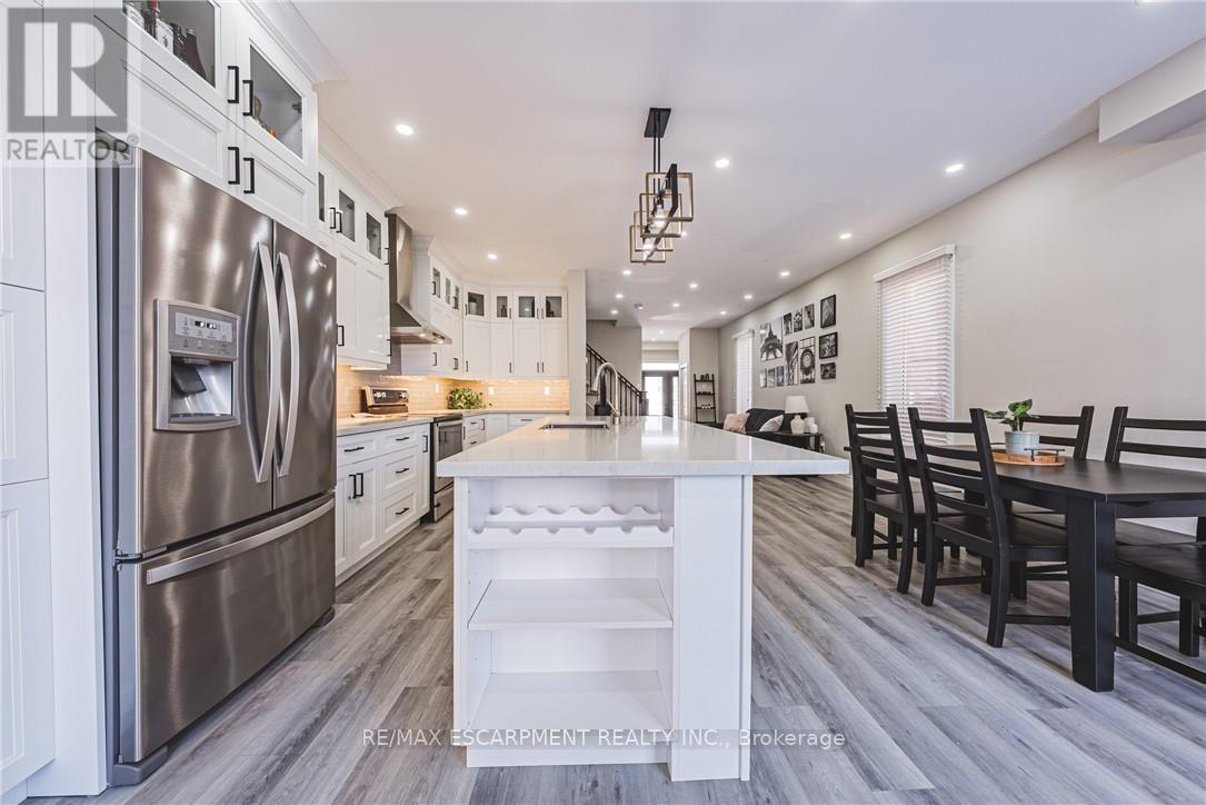 66 Deepcoral Court, Brampton, Ontario  L6V 4P7 - Photo 8 - W12749290