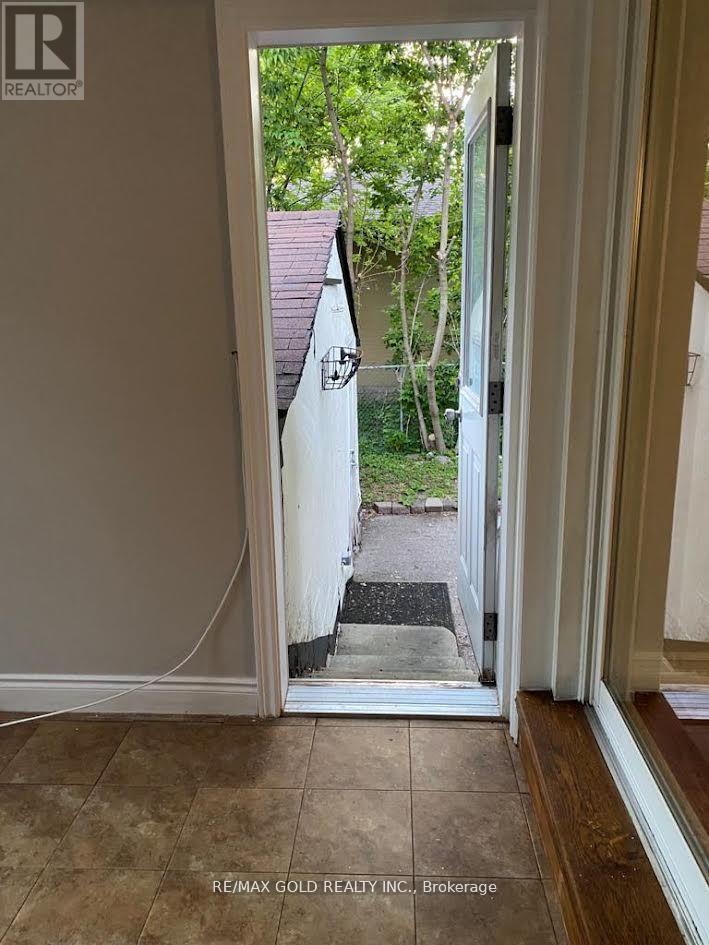 1033 Sixth Line, Oakville, Ontario  L6H 1W6 - Photo 5 - W12749302