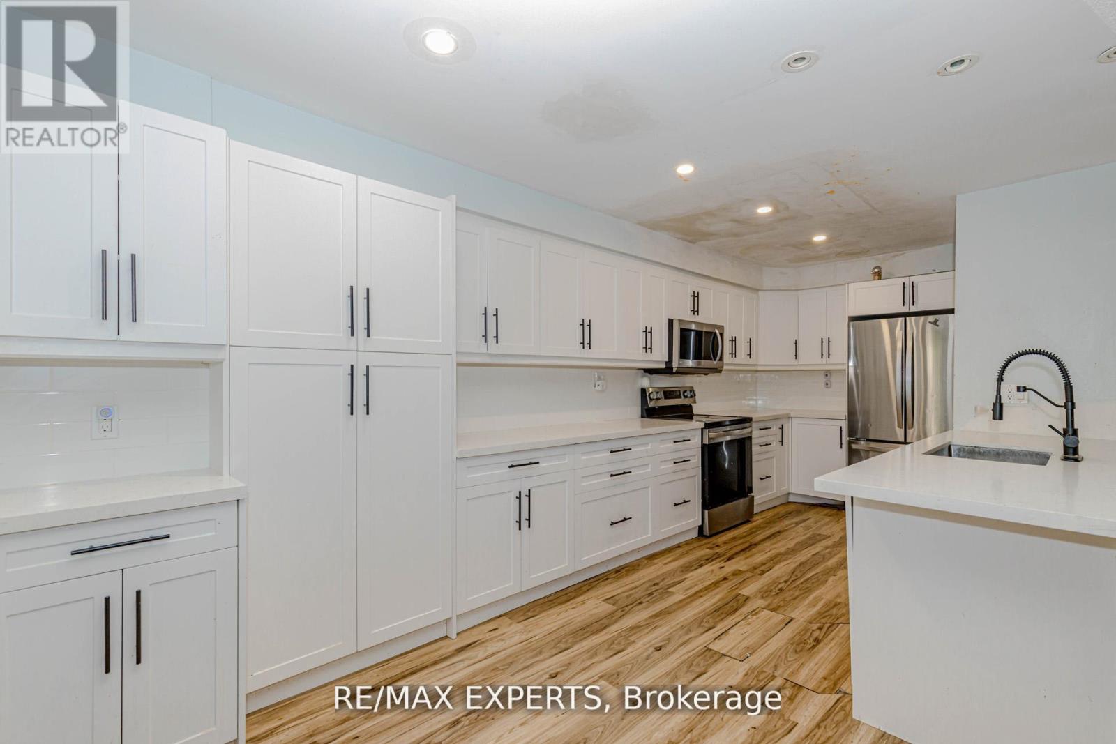 17b - 1084 Queen Street W, Mississauga, Ontario  L5H 4K4 - Photo 10 - W12749416