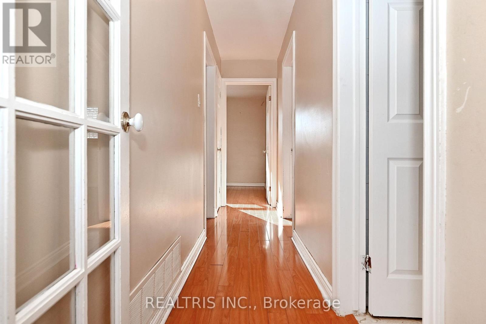 7308 Cambrett Drive, Mississauga, Ontario  L4T 2R5 - Photo 13 - W12749420