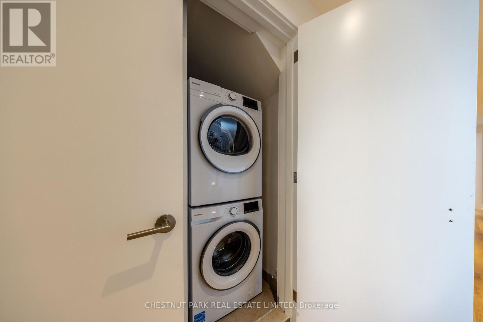 #c - 29 Hatherley Road, Toronto, Ontario  M6E 1V8 - Photo 12 - W12749430