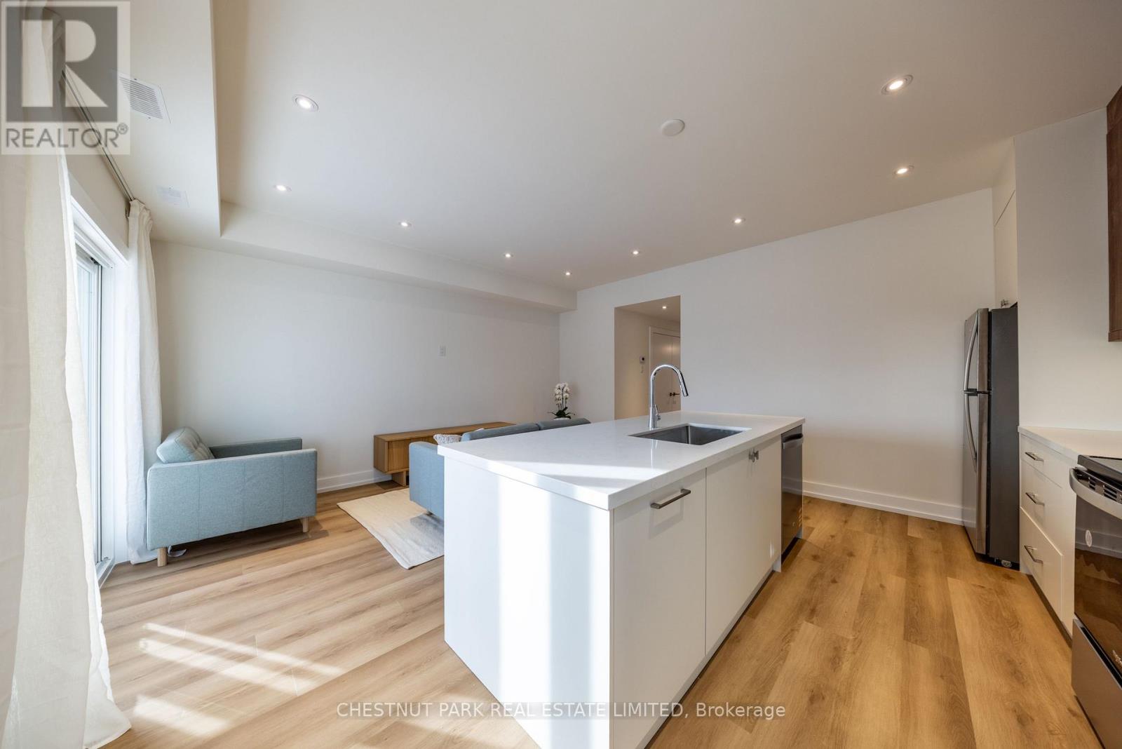 #c - 29 Hatherley Road, Toronto, Ontario  M6E 1V8 - Photo 24 - W12749430