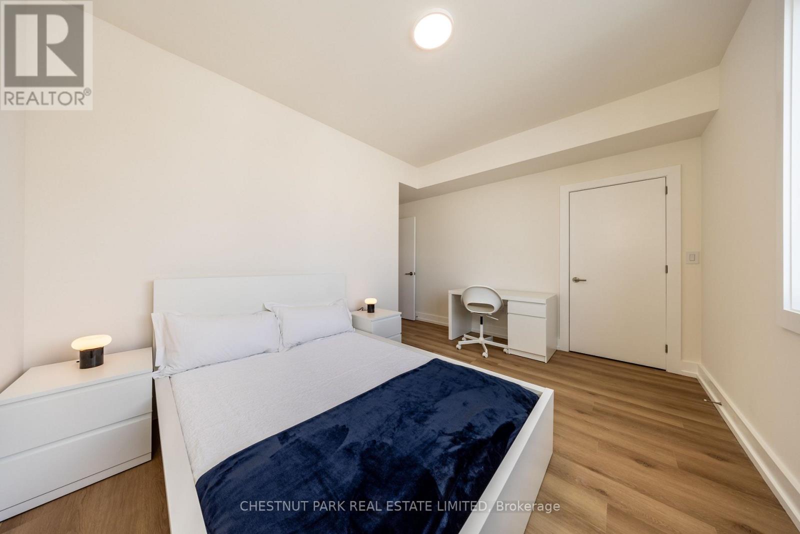 #c - 29 Hatherley Road, Toronto, Ontario  M6E 1V8 - Photo 5 - W12749430