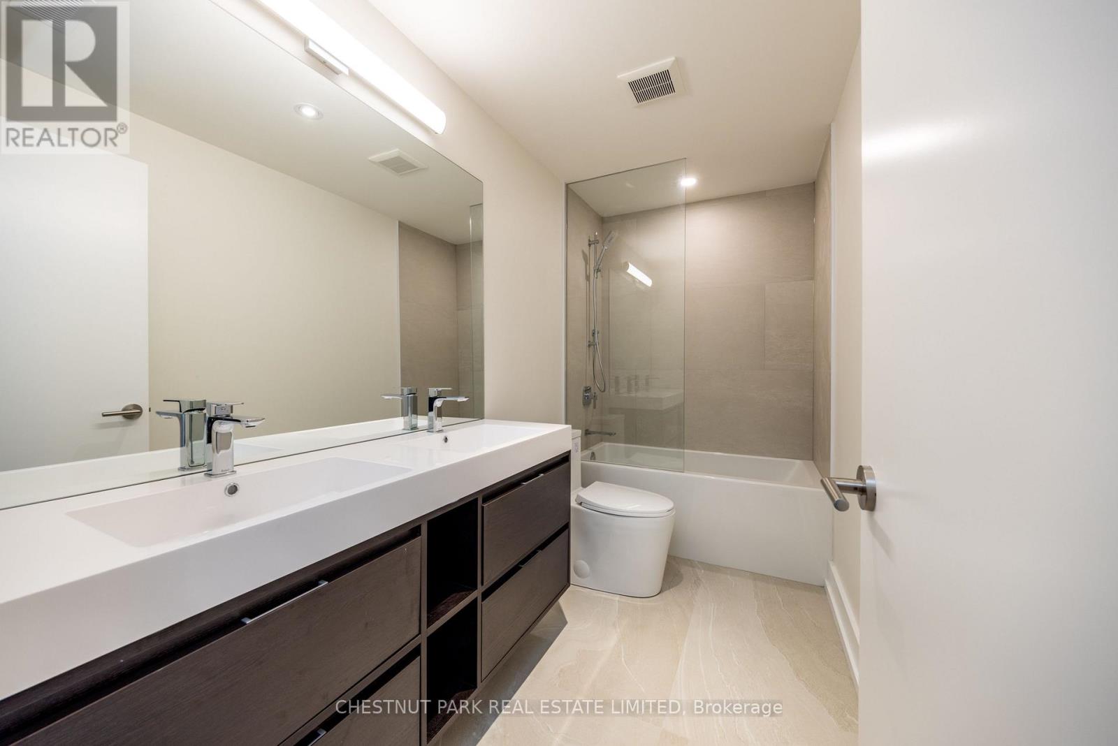 #c - 29 Hatherley Road, Toronto, Ontario  M6E 1V8 - Photo 9 - W12749430