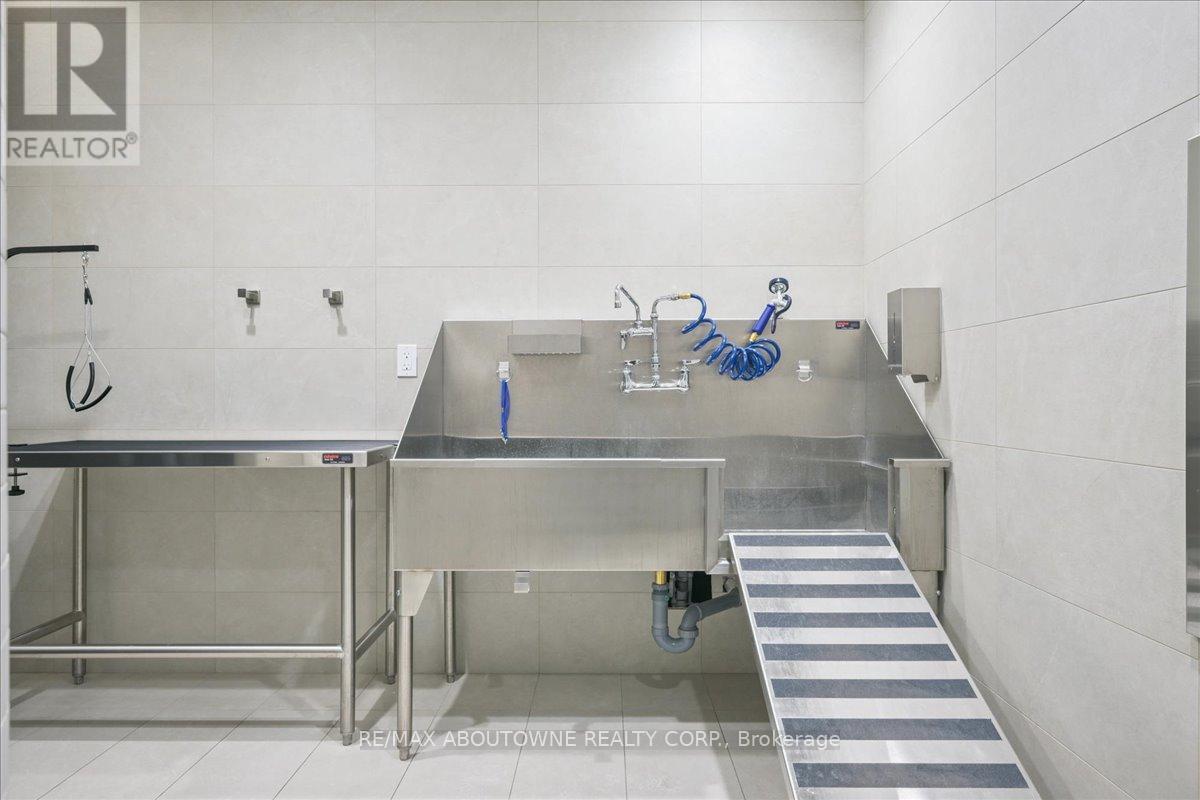 220 - 3006 William Cutmore Boulevard, Oakville, Ontario  L6H 8A4 - Photo 30 - W12749458