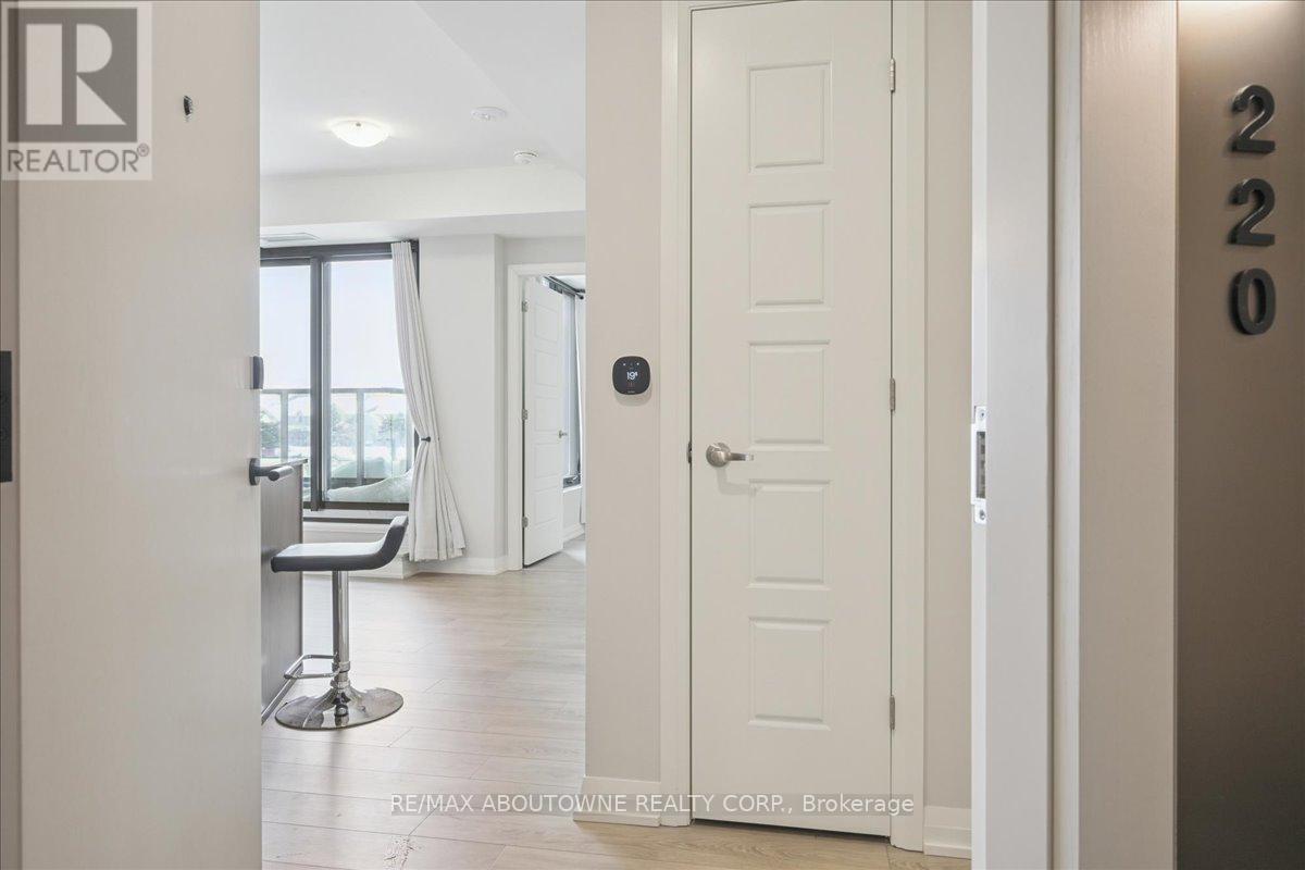 220 - 3006 William Cutmore Boulevard, Oakville, Ontario  L6H 8A4 - Photo 5 - W12749458