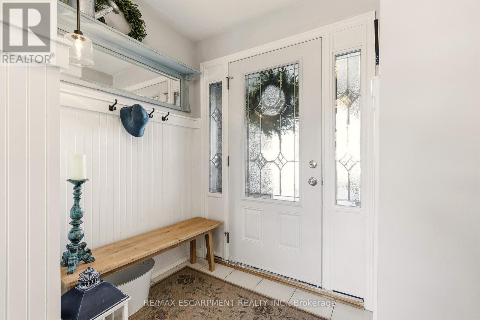 566 Lani Crescent, Burlington, Ontario  L7N 2Y4 - Photo 5 - W12749470