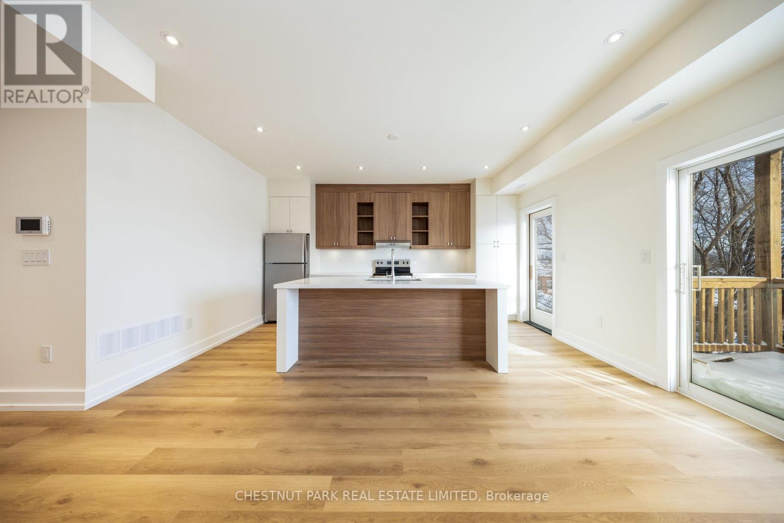 #d - 29 Hatherley Road, Toronto, Ontario  M6E 1V8 - Photo 4 - W12749472