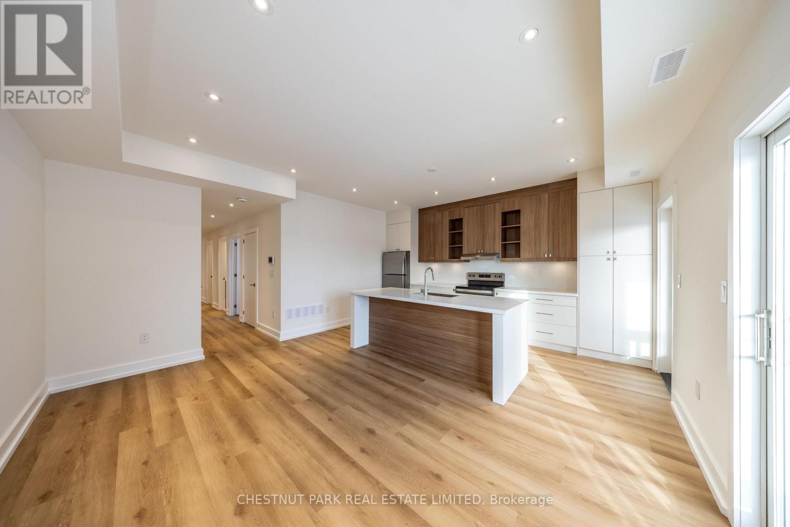 #d - 29 Hatherley Road, Toronto, Ontario  M6E 1V8 - Photo 6 - W12749472