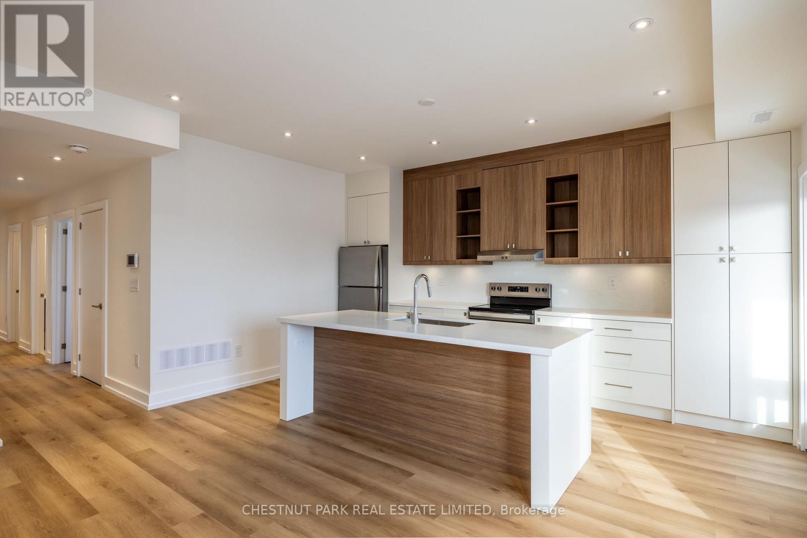 #d - 29 Hatherley Road, Toronto, Ontario  M6E 1V8 - Photo 7 - W12749472