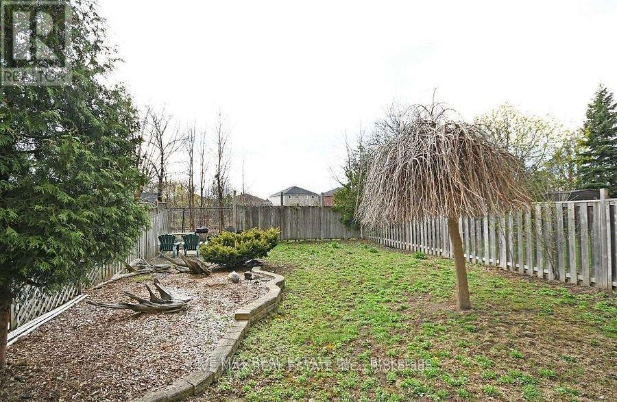 44 Rotherglen Court, Brampton, Ontario  L6X 2S1 - Photo 6 - W12749508