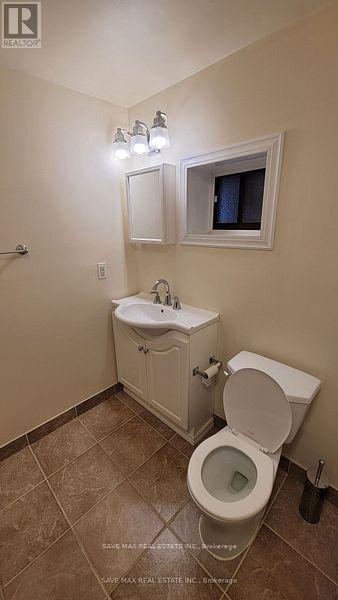 44 Rotherglen Court, Brampton, Ontario  L6X 2S1 - Photo 7 - W12749508