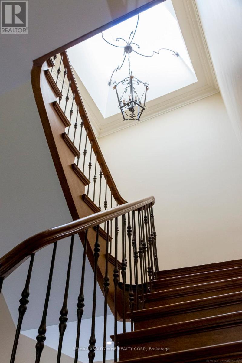 282 Dalewood Drive, Oakville, Ontario  L6J 4P3 - Photo 17 - W12749512