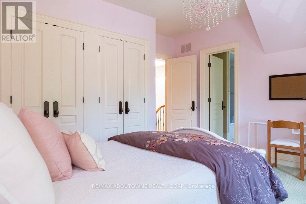 282 Dalewood Drive, Oakville, Ontario  L6J 4P3 - Photo 30 - W12749512