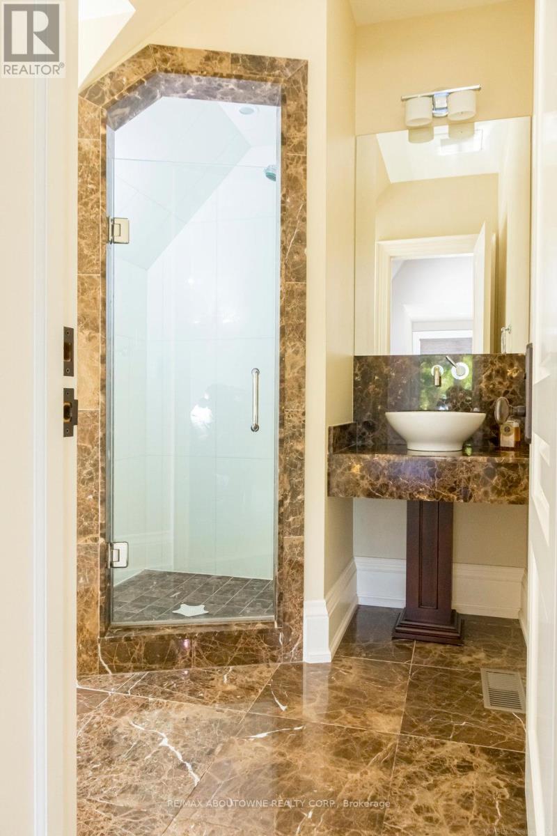 282 Dalewood Drive, Oakville, Ontario  L6J 4P3 - Photo 32 - W12749512