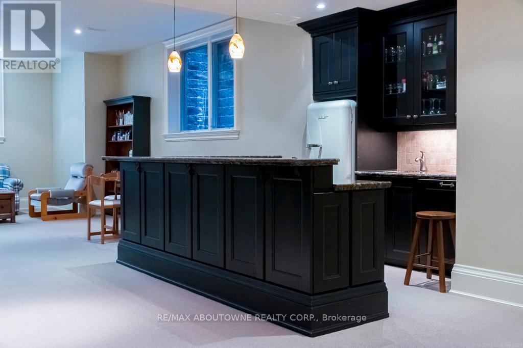 282 Dalewood Drive, Oakville, Ontario  L6J 4P3 - Photo 38 - W12749512