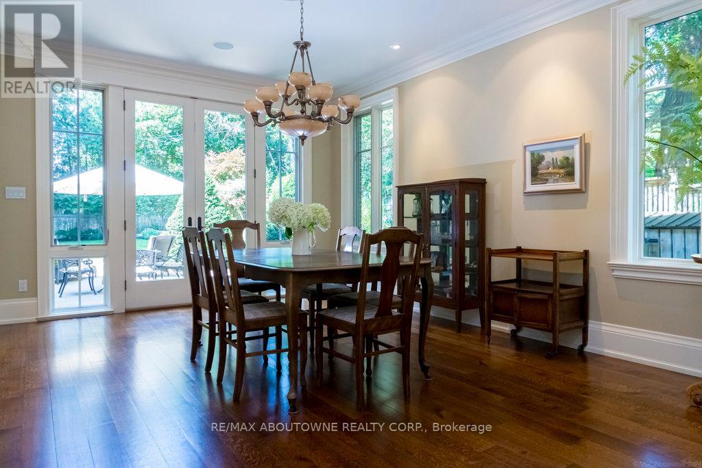 282 Dalewood Drive, Oakville, Ontario  L6J 4P3 - Photo 5 - W12749512