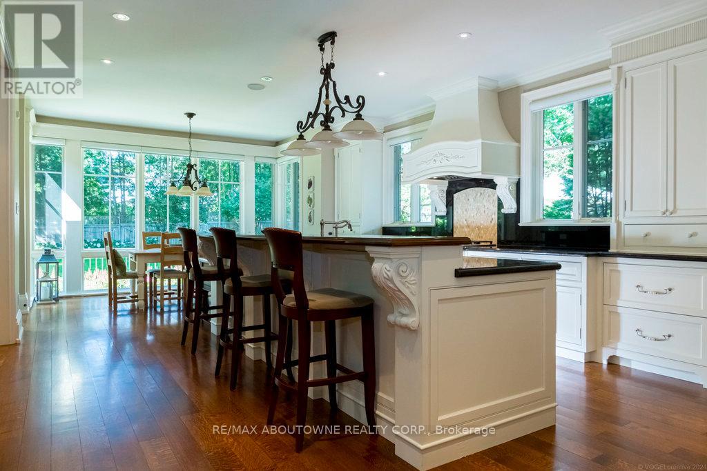 282 Dalewood Drive, Oakville, Ontario  L6J 4P3 - Photo 6 - W12749512