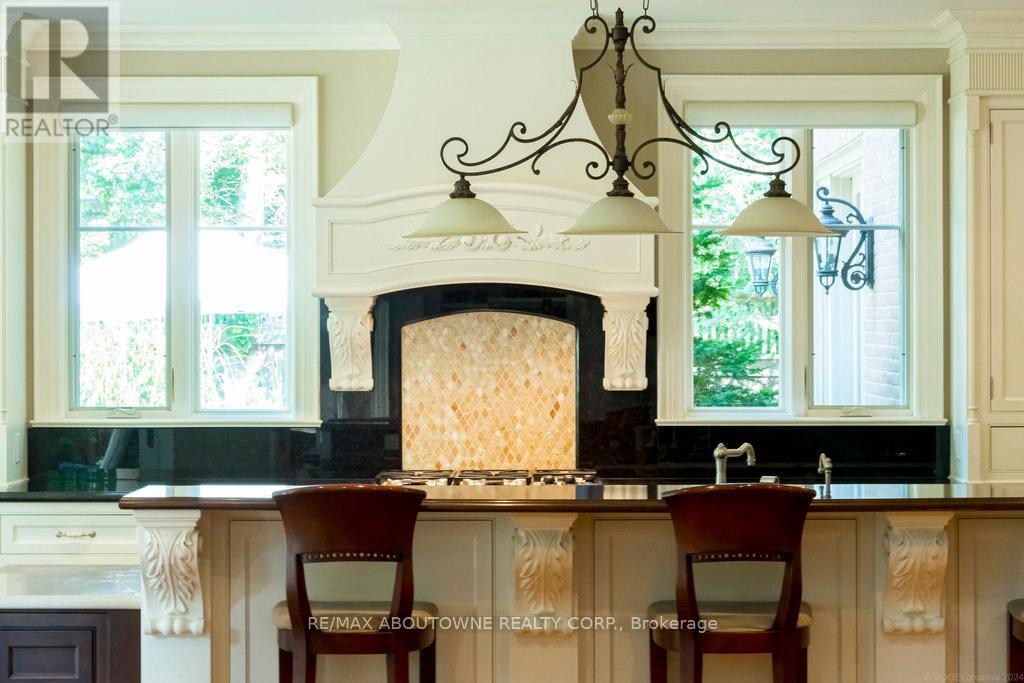 282 Dalewood Drive, Oakville, Ontario  L6J 4P3 - Photo 9 - W12749512