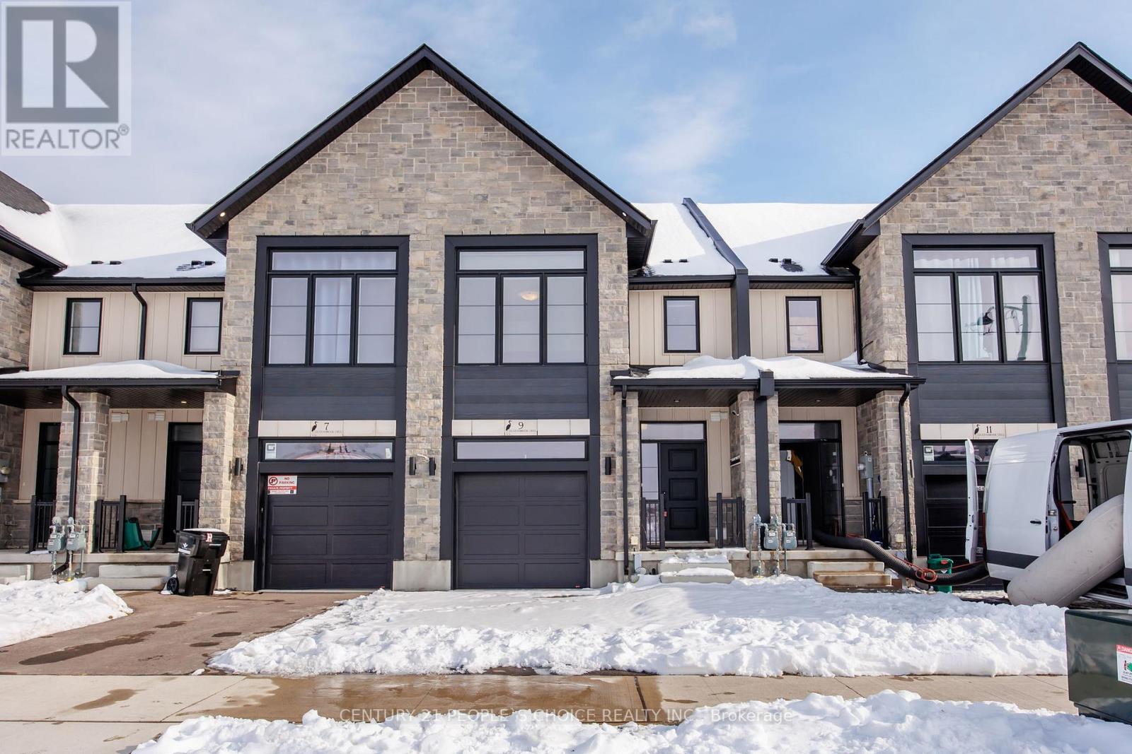 9 QUEENSBROOK CRESCENT, Cambridge, Ontario