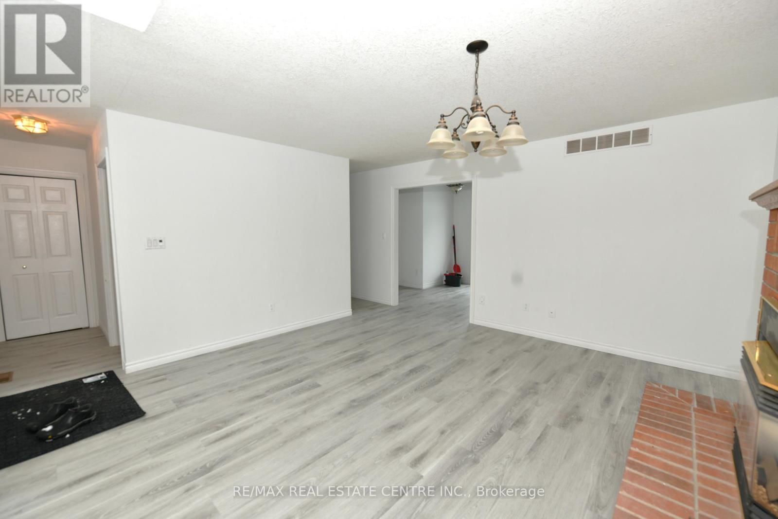 115 Miller Crescent, Minto, Ontario  N0G 2P0 - Photo 3 - X12749452