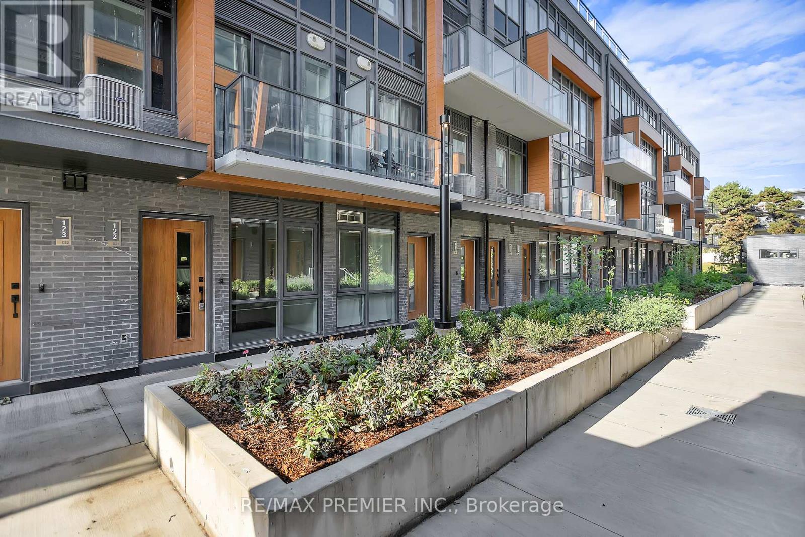 D18-#119 - 69 Curlew Drive, Toronto, Ontario  M3A 2P8 - Photo 4 - C12463639