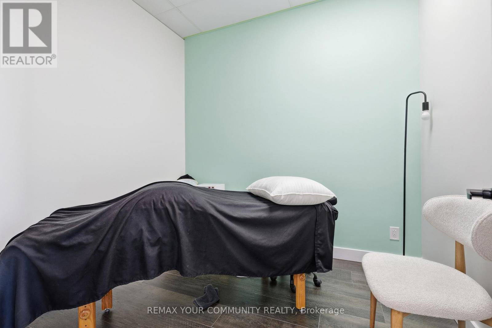 724 Lakeshore Road E, Mississauga, Ontario  L5G 1J6 - Photo 11 - W12687674