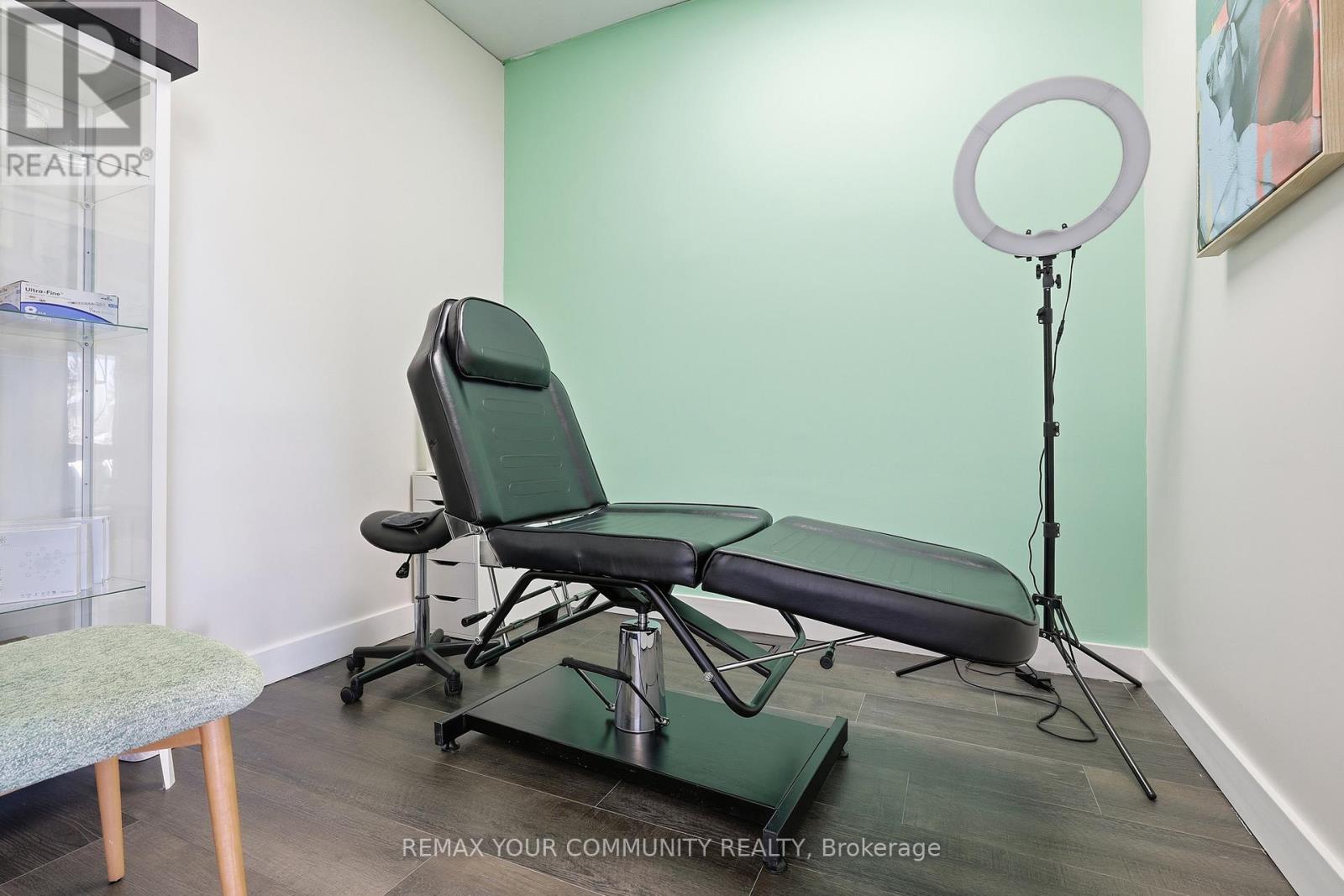 724 Lakeshore Road E, Mississauga, Ontario  L5G 1J6 - Photo 9 - W12687674