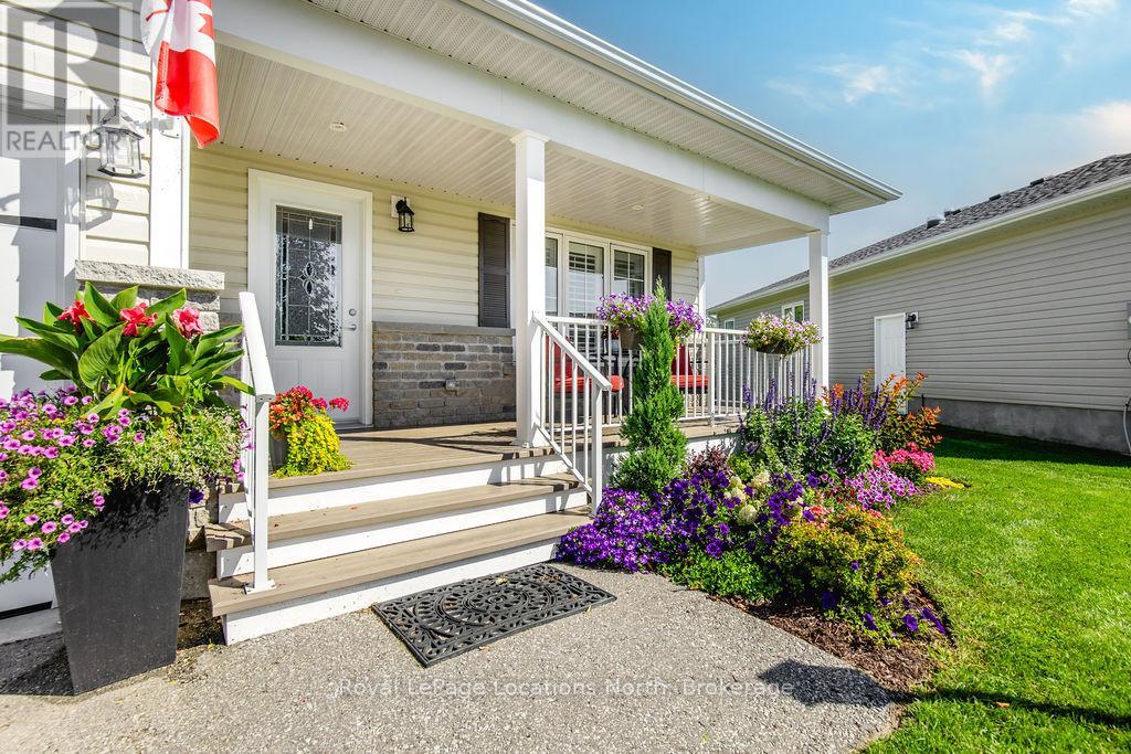 124 New York Avenue, Wasaga Beach, Ontario  L9Z 3A8 - Photo 2 - S12749656