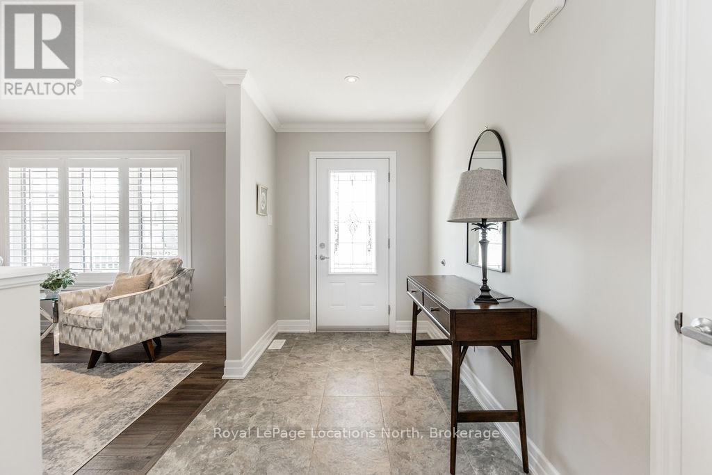 124 New York Avenue, Wasaga Beach, Ontario  L9Z 3A8 - Photo 3 - S12749656