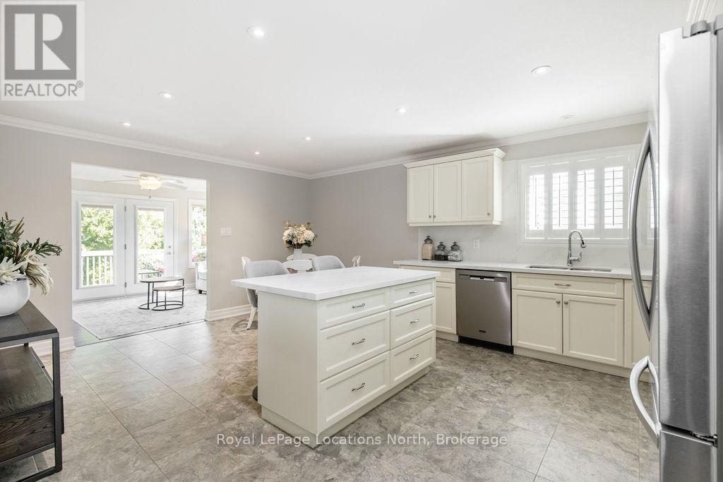 124 New York Avenue, Wasaga Beach, Ontario  L9Z 3A8 - Photo 8 - S12749656