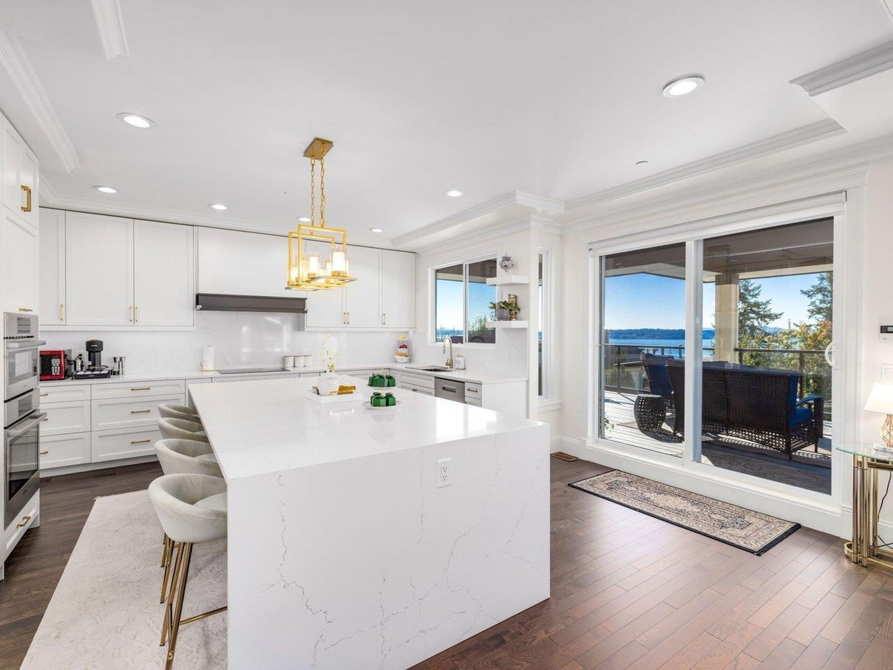 15354 Royal Avenue, White Rock, British Columbia  V4B 1M8 - Photo 6 - R3058007