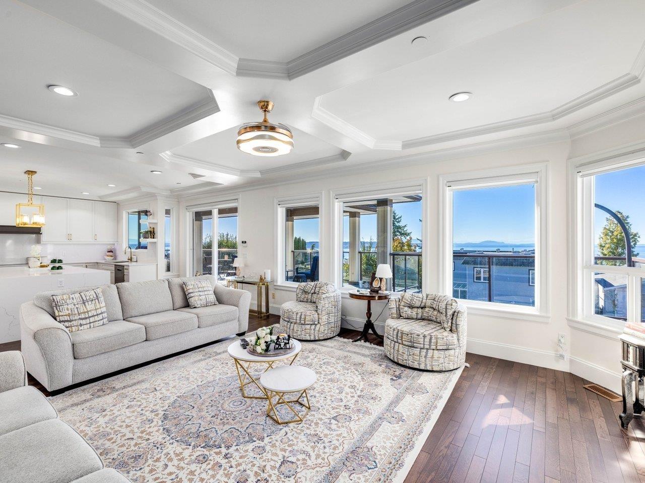 15354 Royal Avenue, White Rock, British Columbia  V4B 1M8 - Photo 5 - R3058007