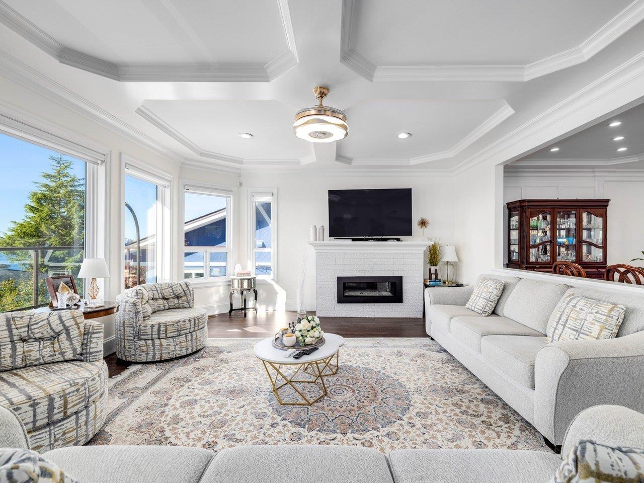 15354 Royal Avenue, White Rock, British Columbia  V4B 1M8 - Photo 4 - R3058007