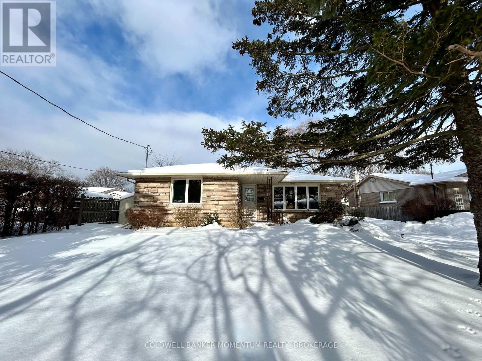 3 Island Road, St. Catharines, Ontario  L2M 4B5 - Photo 3 - X12749546