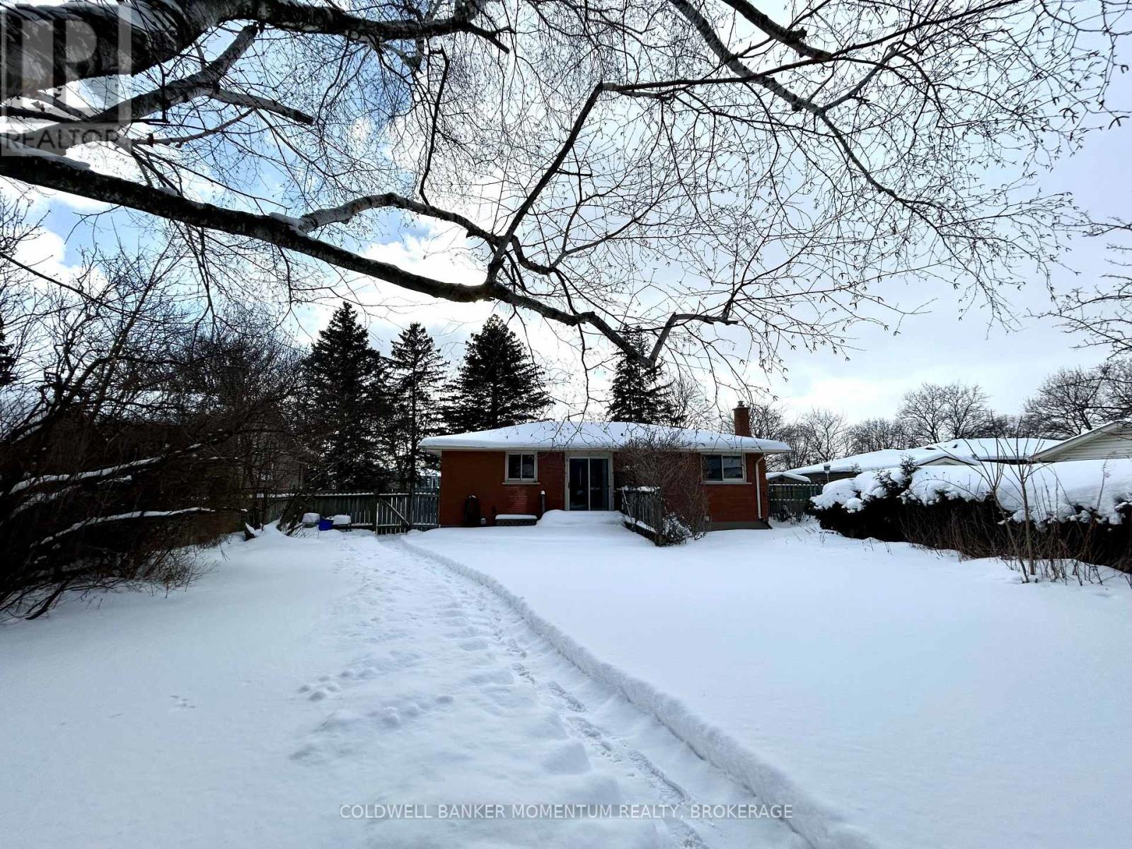 3 Island Road, St. Catharines, Ontario  L2M 4B5 - Photo 5 - X12749546